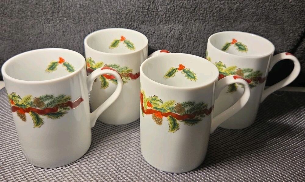 Set Of 4 William Sonoma "Garland" Coffee Mugs